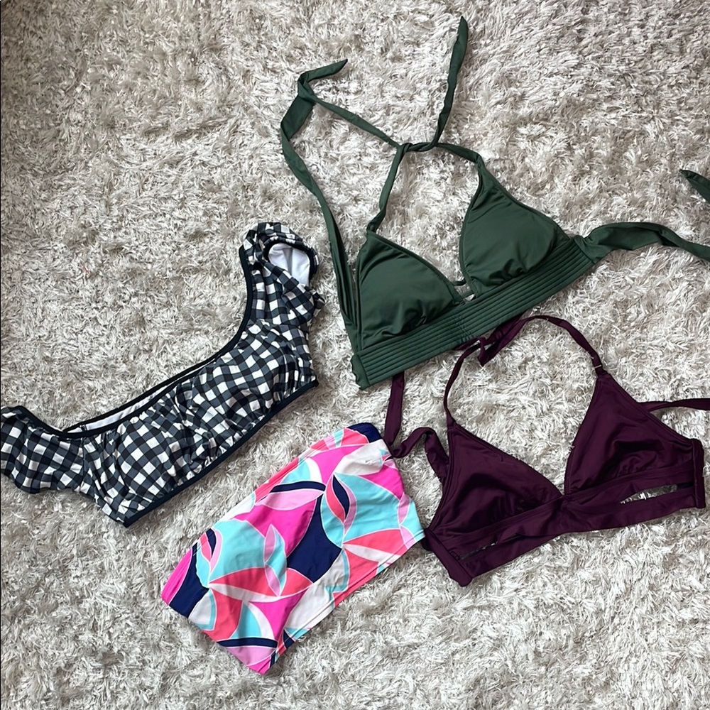 Lot of swimsuit tops - size small - Picture 1 of 1
